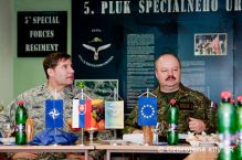 Veliteľ špeciálnych síl NATO navštívil 5. pluk špeciálneho určenia