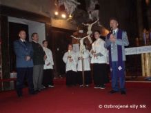 Príslušníci dopravného krídla na krížovej ceste v Malackách